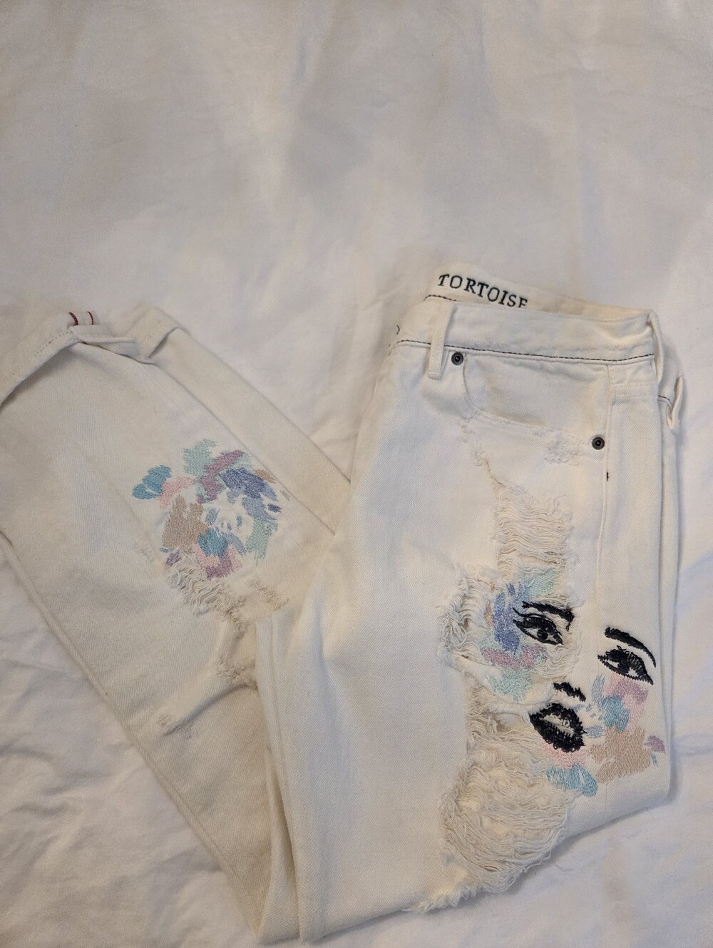 Tortoise Brand White Distressed Jeans Marilyn Monroe Embroidered Face Pre-owned